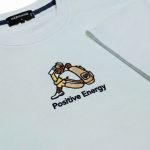 نمای نزدیک گلدوزی Positive Energy